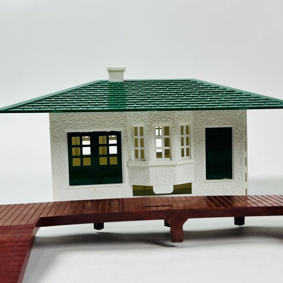 Vintage Plastic Model HO Scale Train Station With Platform - Picture 2 of 5